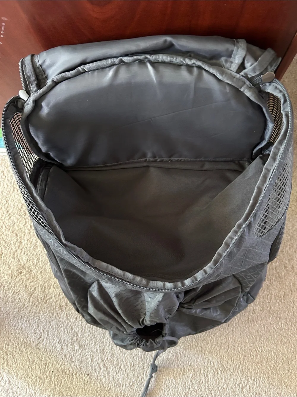 Point3 basketball bag.  Grey